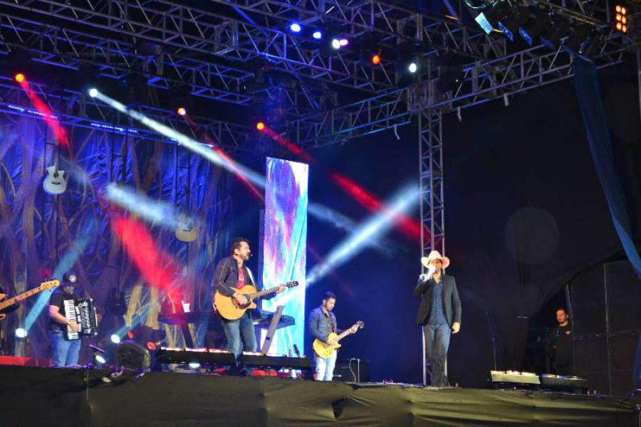 FESTA DO TOMATE 2014 - DOMINGO - JADS E JADSON