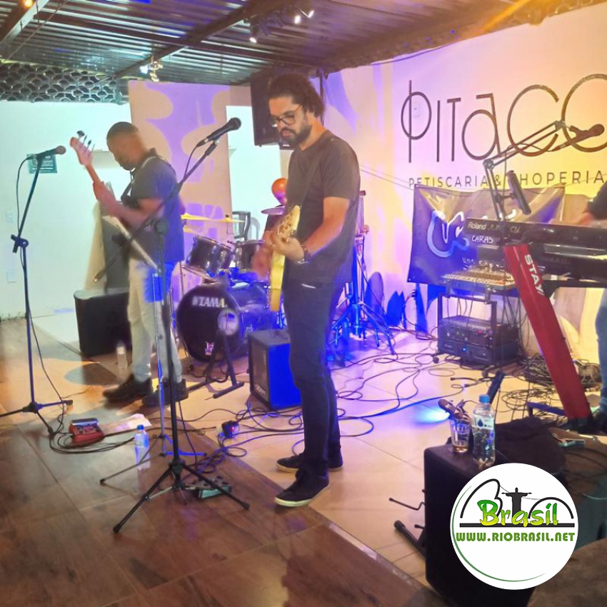 Banda Uns Caras se apresenta no pitaco